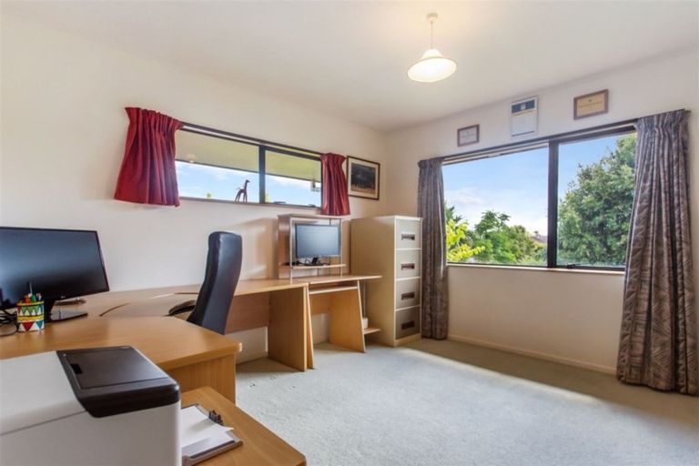 Photo of property in 6 Ferntree Terrace, West Harbour, Auckland, 0618