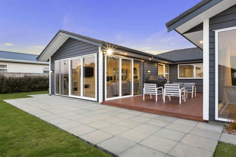 Photo of property in 14 Ken Douglas Drive, Aotea, Porirua, 5024