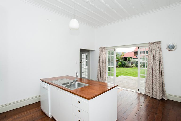 Photo of property in 12 Iranui Road, Inner Kaiti, Gisborne, 4010