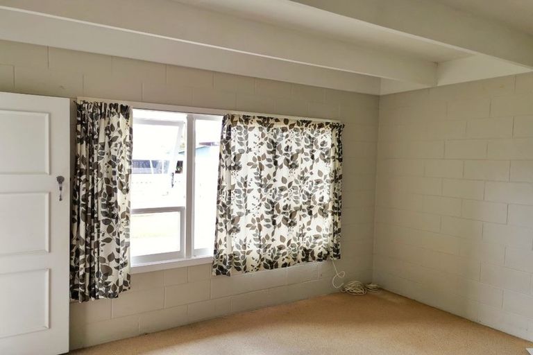 Photo of property in 1/22 Kelston Street, New Lynn, Auckland, 0600