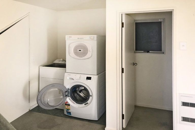 Photo of property in 113b Wynyard Crescent, Fernhill, Queenstown, 9300