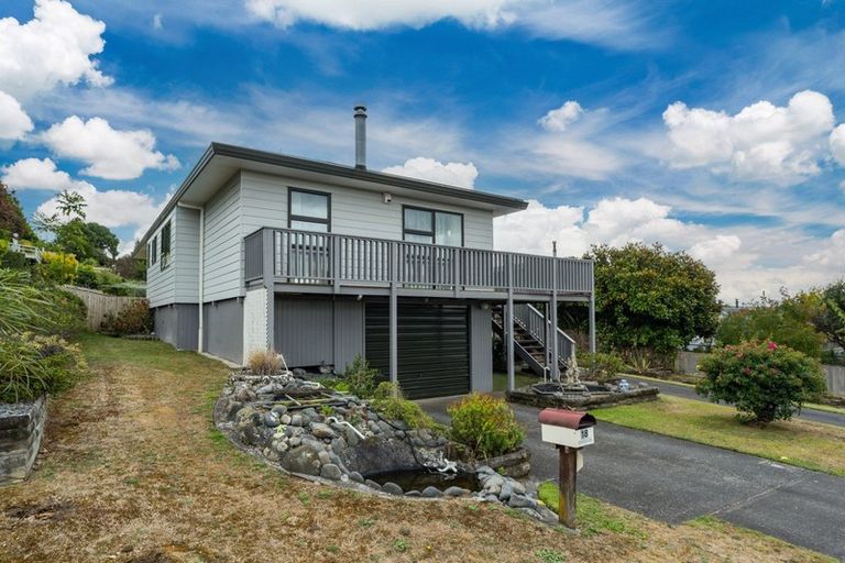 Photo of property in 18 Shera Street, Acacia Bay, Taupo, 3330