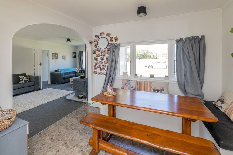 Photo of property in 15 Mahoe Street, Otaki Beach, Otaki, 5512