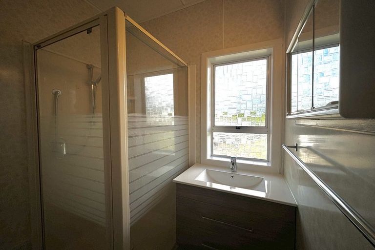 Photo of property in 6 Valley Road, Pukekohe, 2120