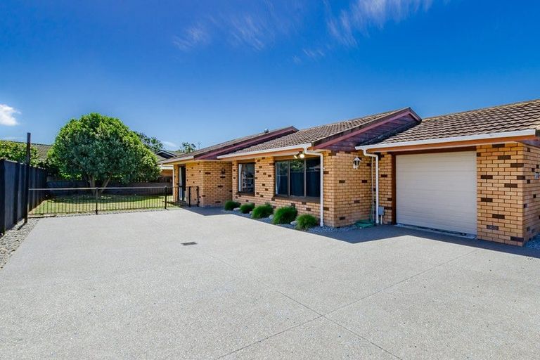 Photo of property in 4 Oakwood Grove, Paraparaumu Beach, Paraparaumu, 5032