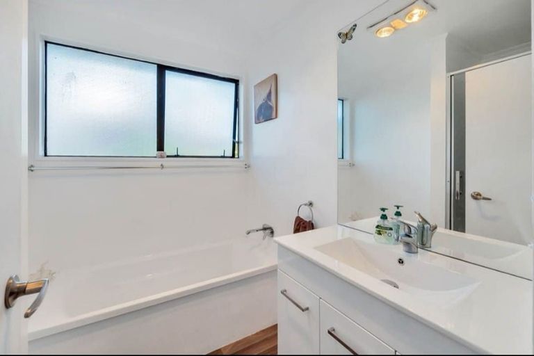 Photo of property in 206 Solar Road, Glen Eden, Auckland, 0602