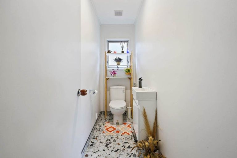 Photo of property in 1/66 Cockayne Crescent, Sunnynook, Auckland, 0620