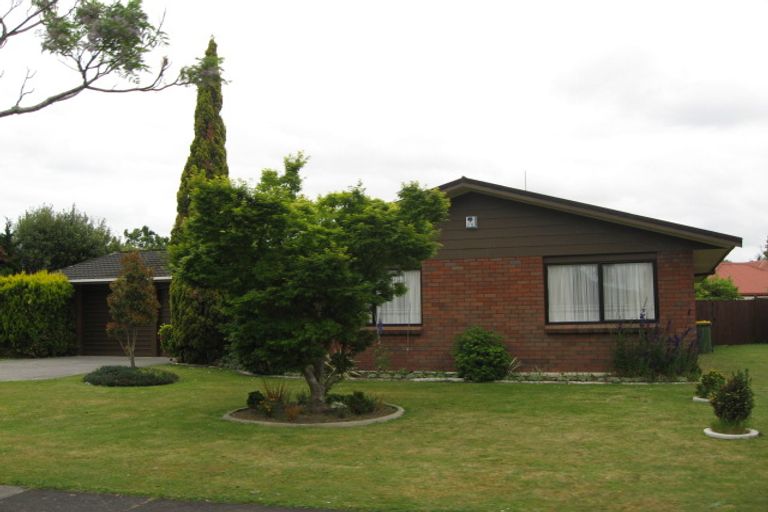 Photo of property in 28 Evanda Crescent, Conifer Grove, Takanini, 2112