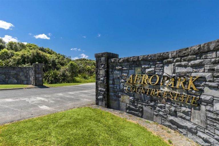 Photo of property in 10 Throttle Close, Dairy Flat, 0794