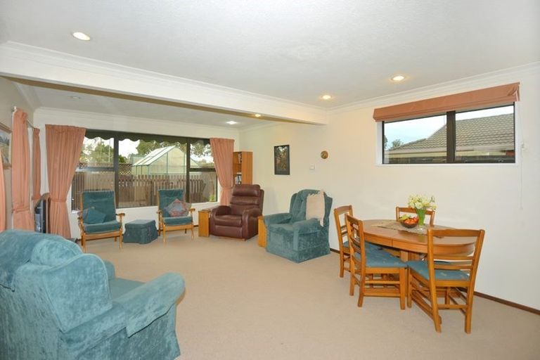 Photo of property in 42 Karnak Crescent, Russley, Christchurch, 8042