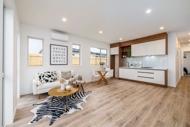 Photo of property in 23 Mcindoe Road, Kumeu, 0810