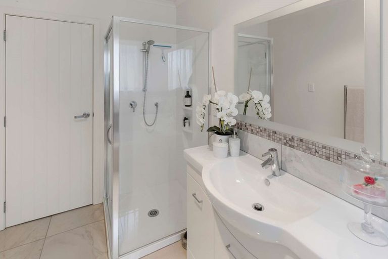 Photo of property in 98 Rosalie Terrace, Kelvin Grove, Palmerston North, 4414