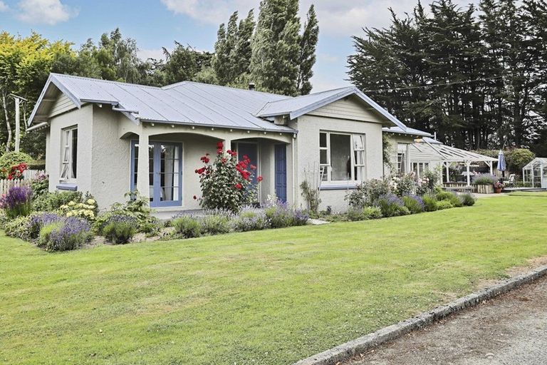 Photo of property in 1000 Lochiel-branxholme Road, Branxholme, Invercargill, 9874