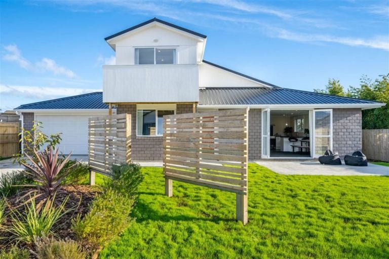 Photo of property in 16 Poulson Grove, Trentham, Upper Hutt, 5018
