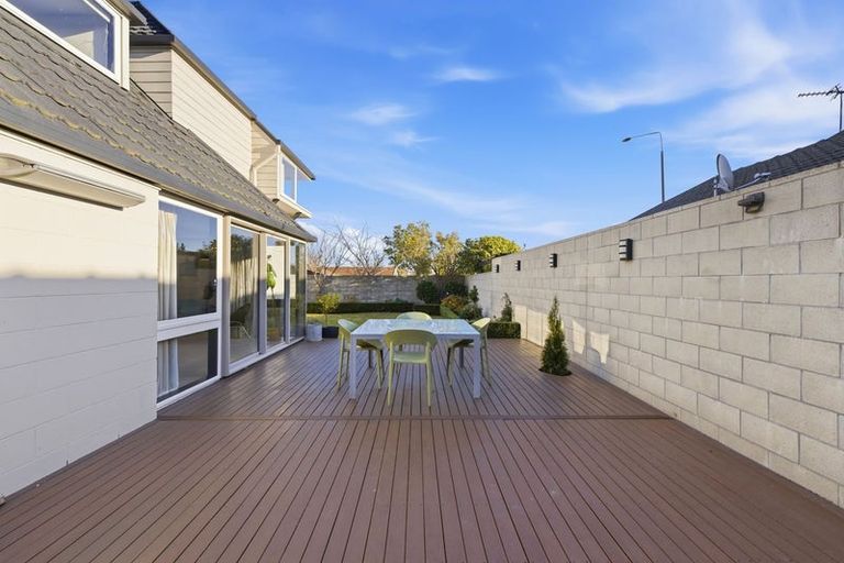 Photo of property in 76a Memorial Avenue, Ilam, Christchurch, 8053
