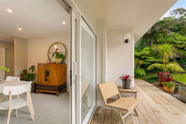 Photo of property in 1040 Scenic Drive North, Swanson, Auckland, 0816