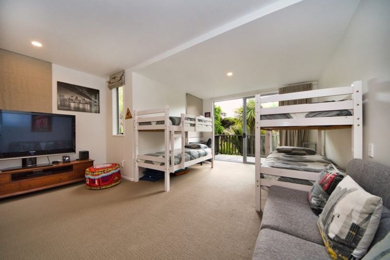 Photo of property in 21 Rayner Road, Piha, New Lynn, 0772