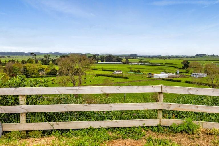 Photo of property in 43a Rawhitiroa Road, Eltham, 4398