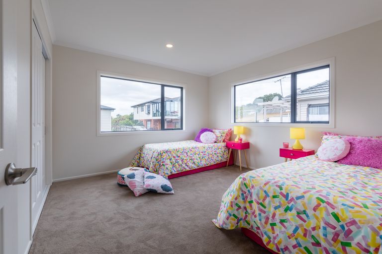 Photo of property in 9 Netherlands Avenue, Kelston, Auckland, 0602