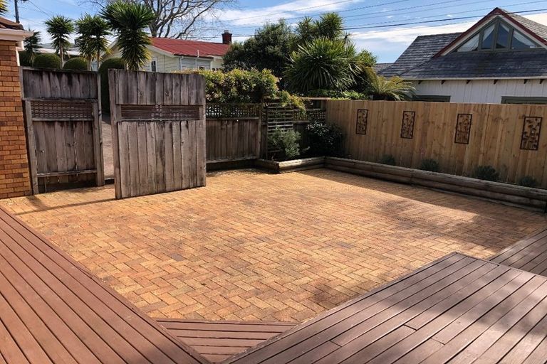 Photo of property in 1/64 Nile Road, Milford, Auckland, 0620