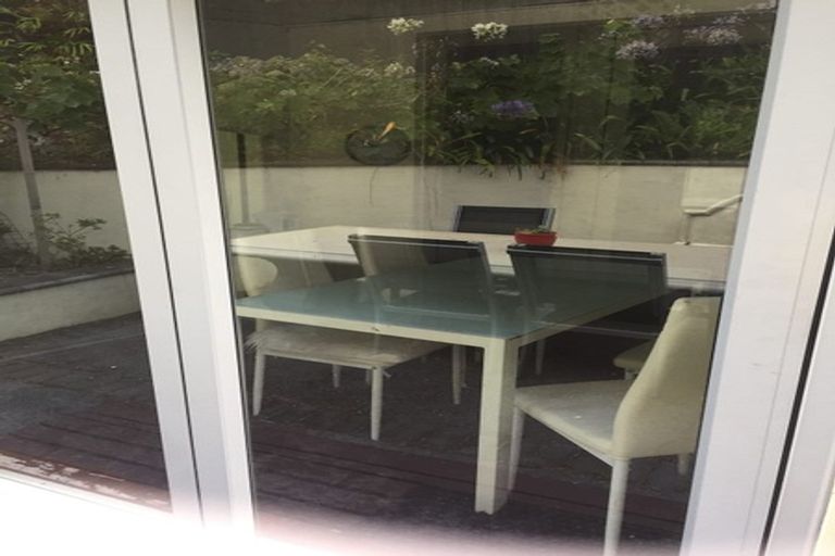 Photo of property in 19 Oakford Park Crescent, Greenhithe, Auckland, 0632