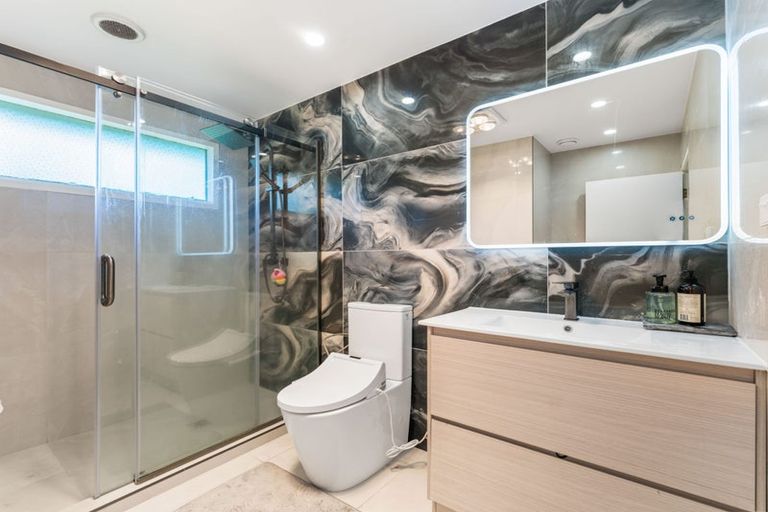 Photo of property in 36 Sunline Avenue, Massey, Auckland, 0614