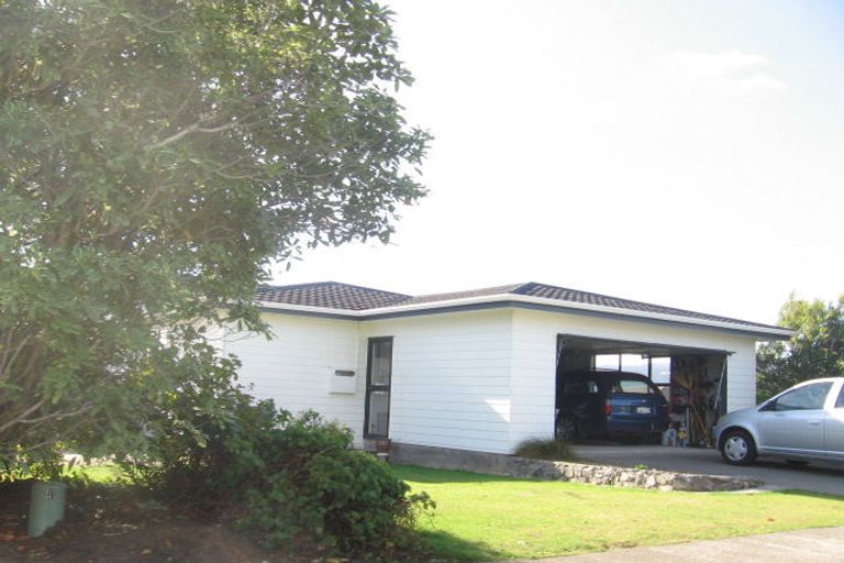 Photo of property in 2 Sailmaker Close, Whitby, Porirua, 5024