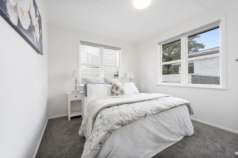 Photo of property in 33 Longburn Road, Henderson, Auckland, 0610