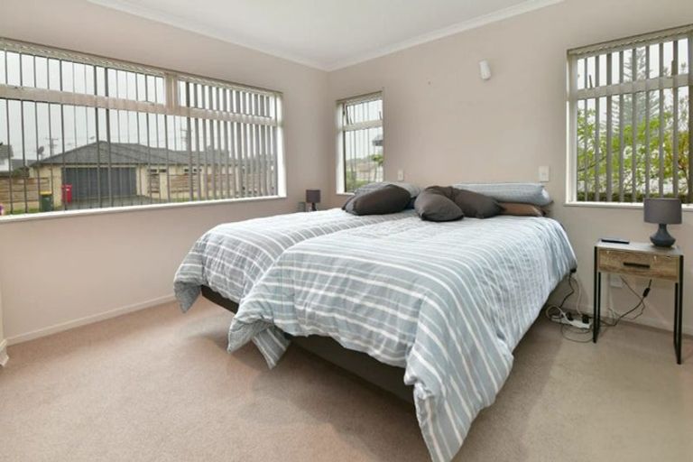 Photo of property in 10 Centreway Road, Orewa, 0931