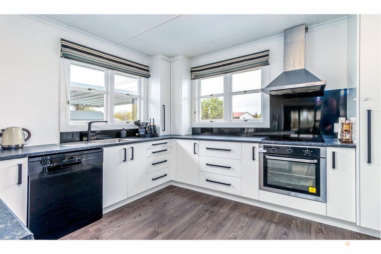 Photo of property in 22 Hughes Street, Waimate, 7924