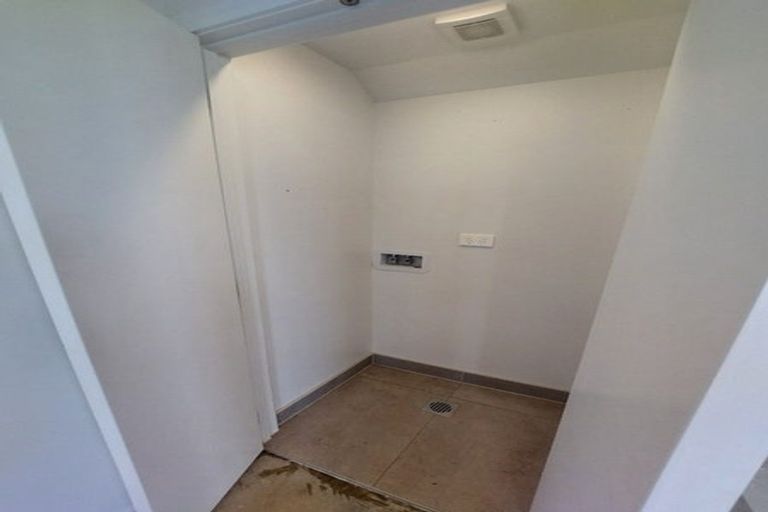 Photo of property in 1/1 Fruitvale Road, New Lynn, Auckland, 0600