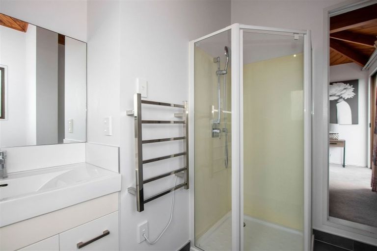 Photo of property in 1/6 Glucina Avenue, West Harbour, Auckland, 0618