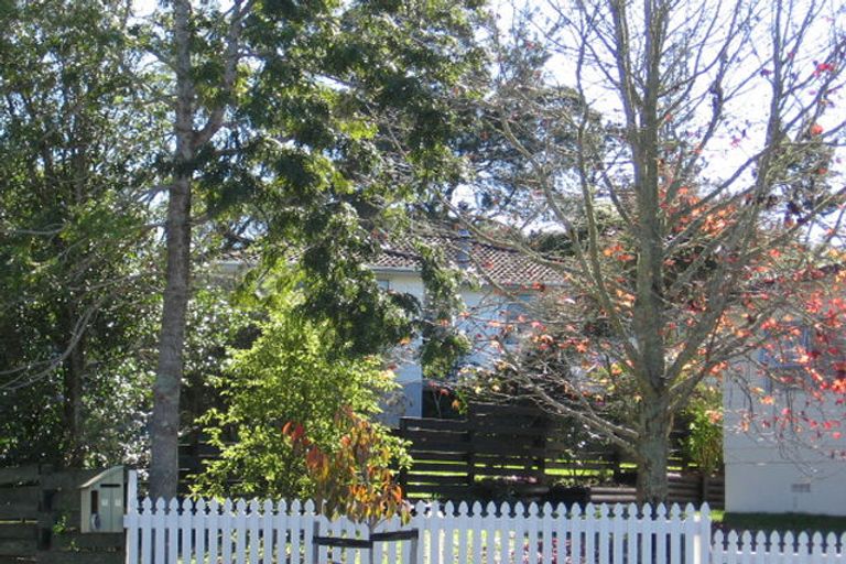 Photo of property in 19 Pitcher Place, Glen Eden, Auckland, 0602