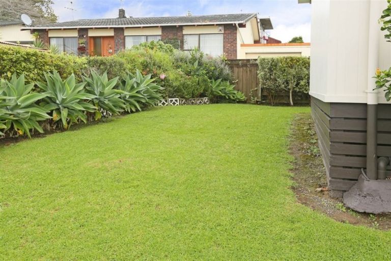 Photo of property in 2/88 Roberts Road, Te Atatu South, Auckland, 0610