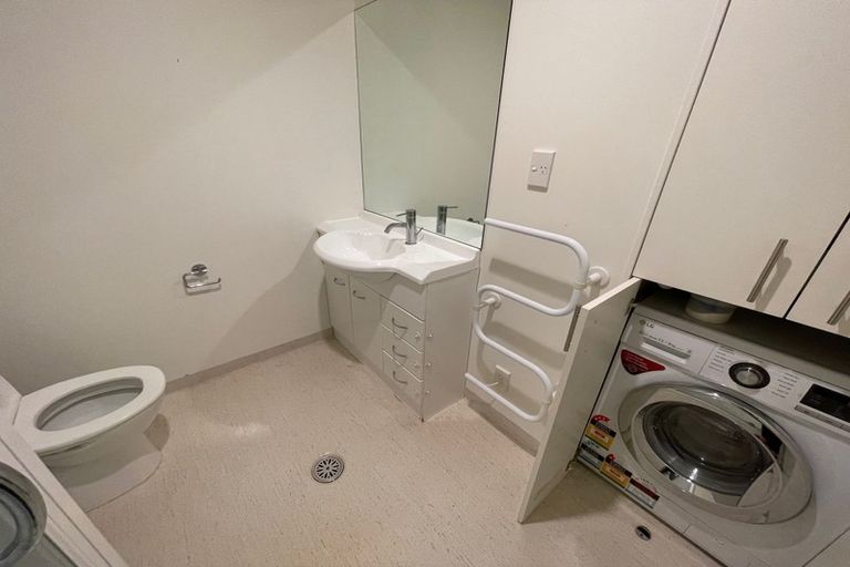 Photo of property in Terrace Heights Apartments, 2/163p The Terrace, Wellington Central, Wellington, 6011