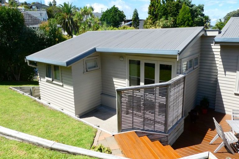 Photo of property in 1/9 Seaton Road, Murrays Bay, Auckland, 0630