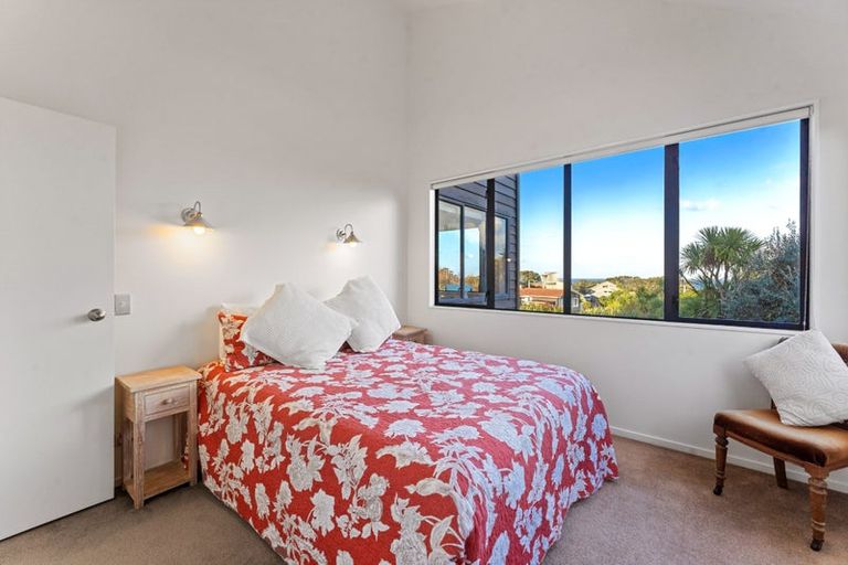 Photo of property in 68 Barrier View Road, Leigh, 0985