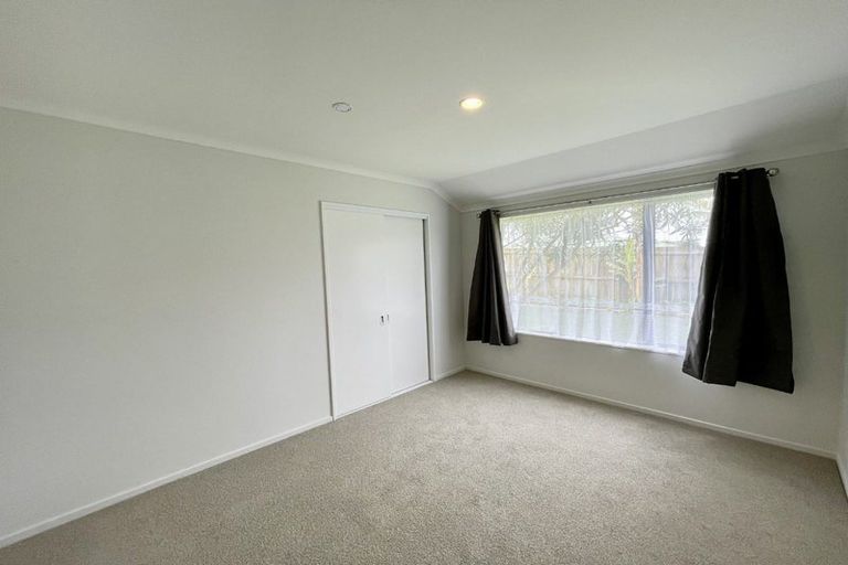 Photo of property in 30 Pitt Avenue, Clendon Park, Auckland, 2103
