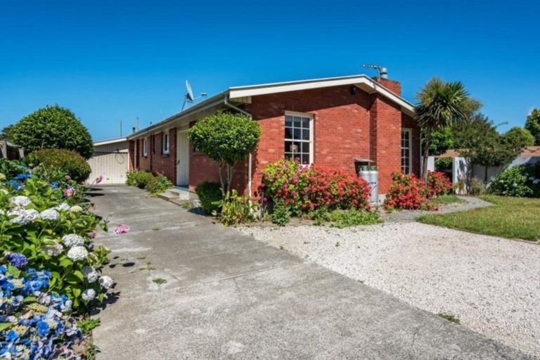 Photo of property in 233 Memorial Avenue, Burnside, Christchurch, 8053