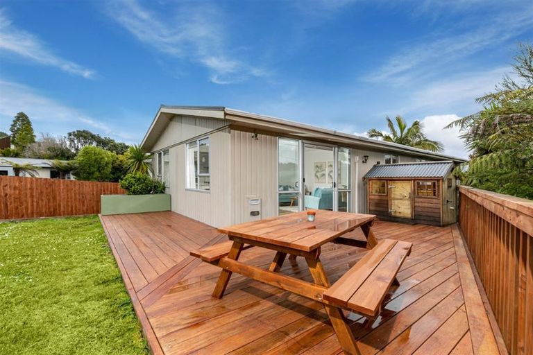 Photo of property in 10 Puketaha Road, Swanson, Auckland, 0816
