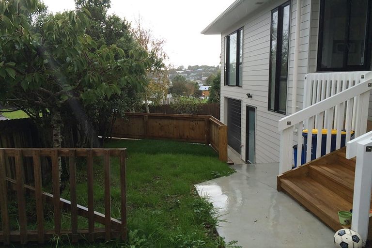 Photo of property in 12 Atlantis Place, Totara Vale, Auckland, 0629