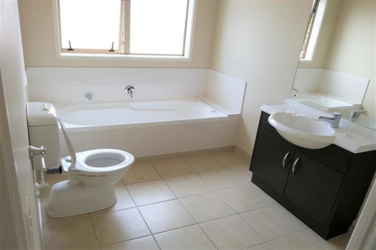 Photo of property in 114 Stancombe Road, Flat Bush, Auckland, 2016