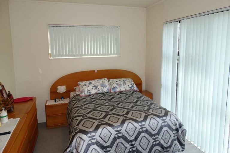Photo of property in 1 San Fernando Way, Henderson, Auckland, 0612