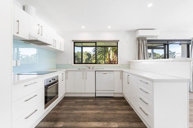 Photo of property in 15e Puriri Avenue, Orewa, 0931