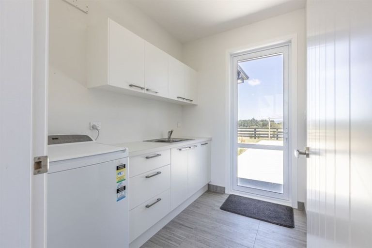 Photo of property in 33 Hartwell Drive, Kelvin Grove, Palmerston North, 4470