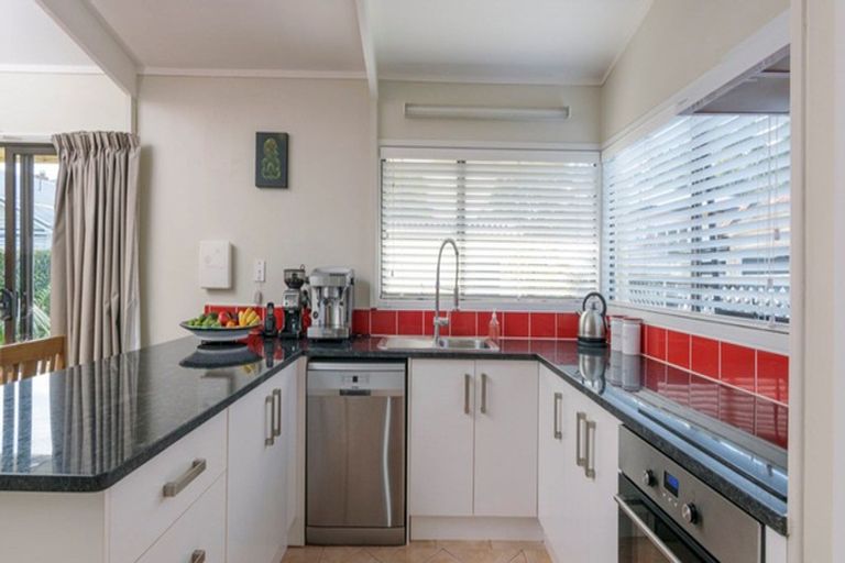 Photo of property in 18a Alberta Street, Point Chevalier, Auckland, 1022