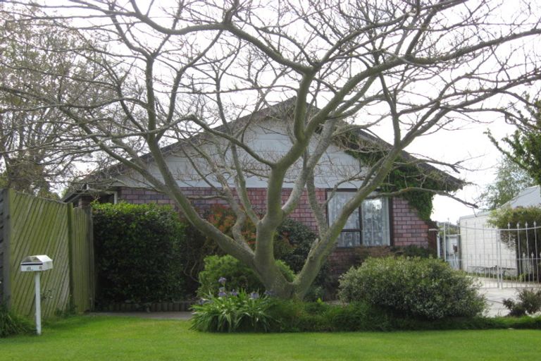 Photo of property in 68 Main North Road, Woodend, 7610