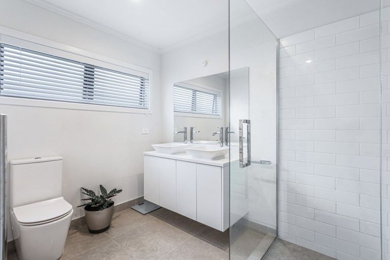 Photo of property in 6 Sacred Kingfisher Road, Hobsonville, Auckland, 0616