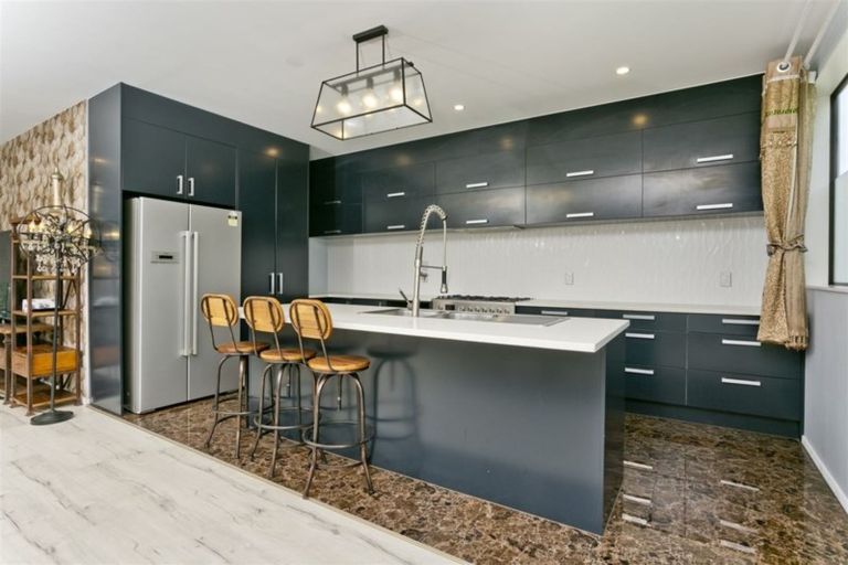 Photo of property in 11a Ludlow Terrace, Totara Vale, Auckland, 0627