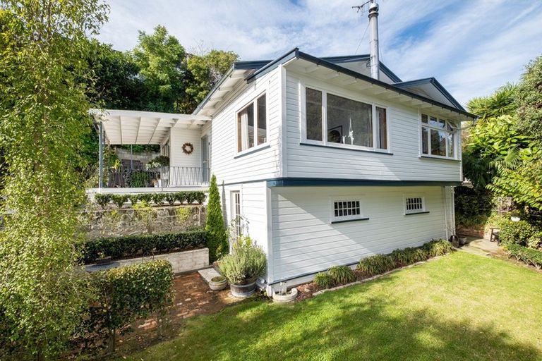 Photo of property in 15 Burns Road, Hospital Hill, Napier, 4110